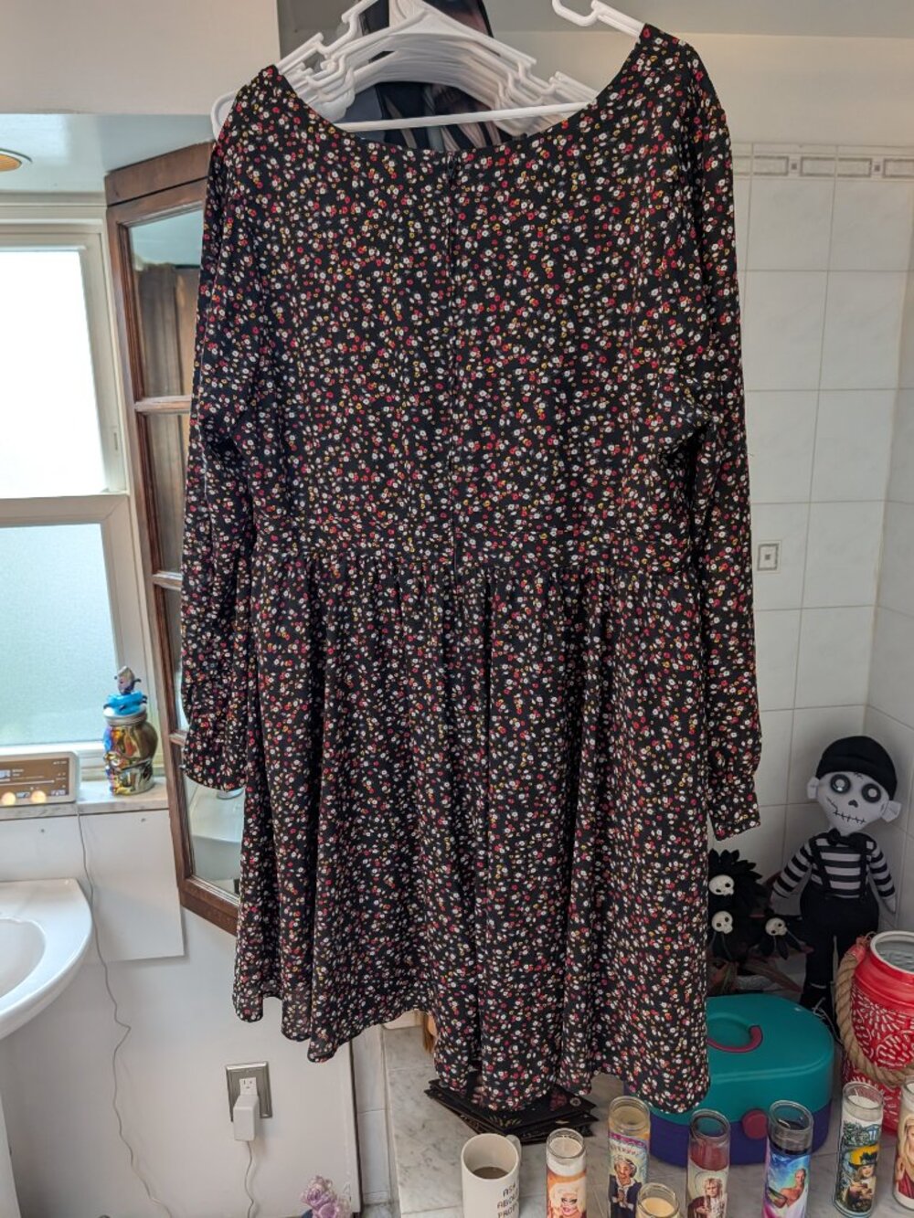 Torrid Black Ditsy Floral V-Neck Fit & Flare Dress Size 20 - Picture 3 of 5